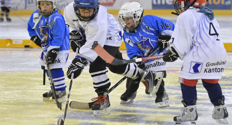 GKB bleibt Hauptsponsorin und Partnerin der Hockeyschule